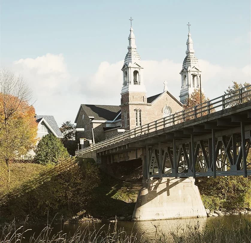 Le village de Rigaud, son église et son pont